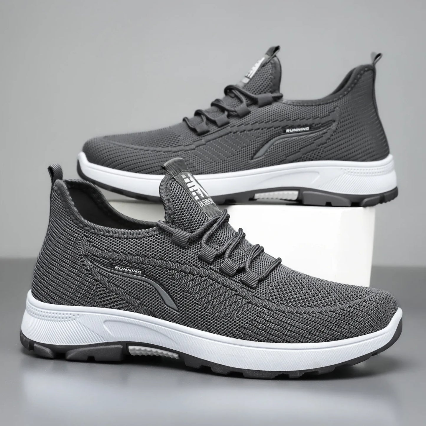 The new thick-soled comfortable running shoes and shallow-mouthed breathable mesh shoes are versatile for outdoor use