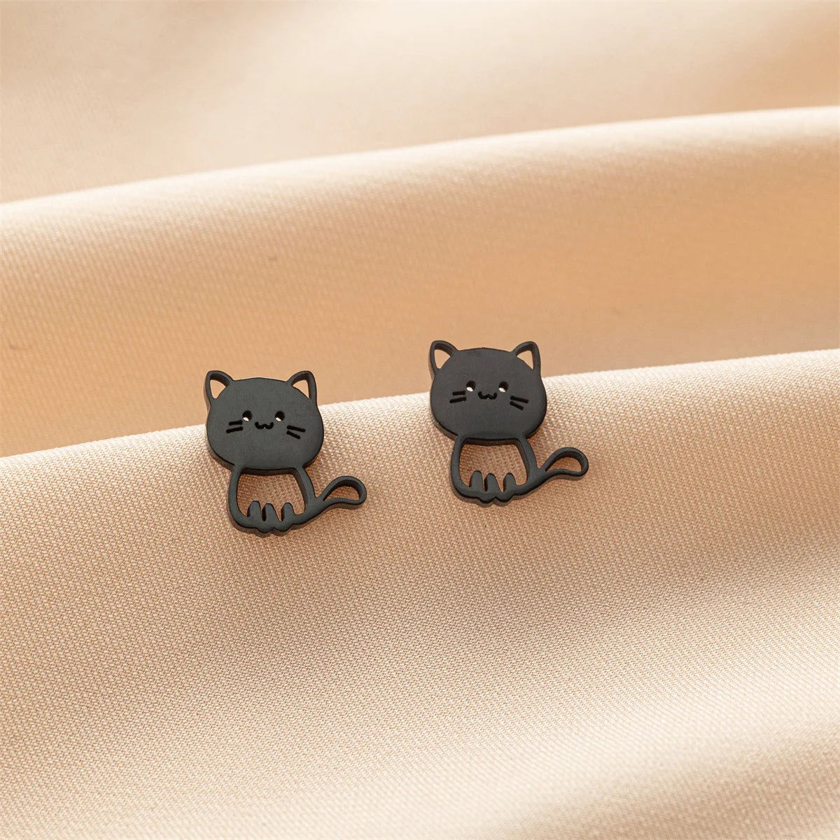Gothic Halloween Spider Web Asymmetric Earrings For Women Punk Wolf Head Animal Black Color Piercing Ear Surgical Steel Stud