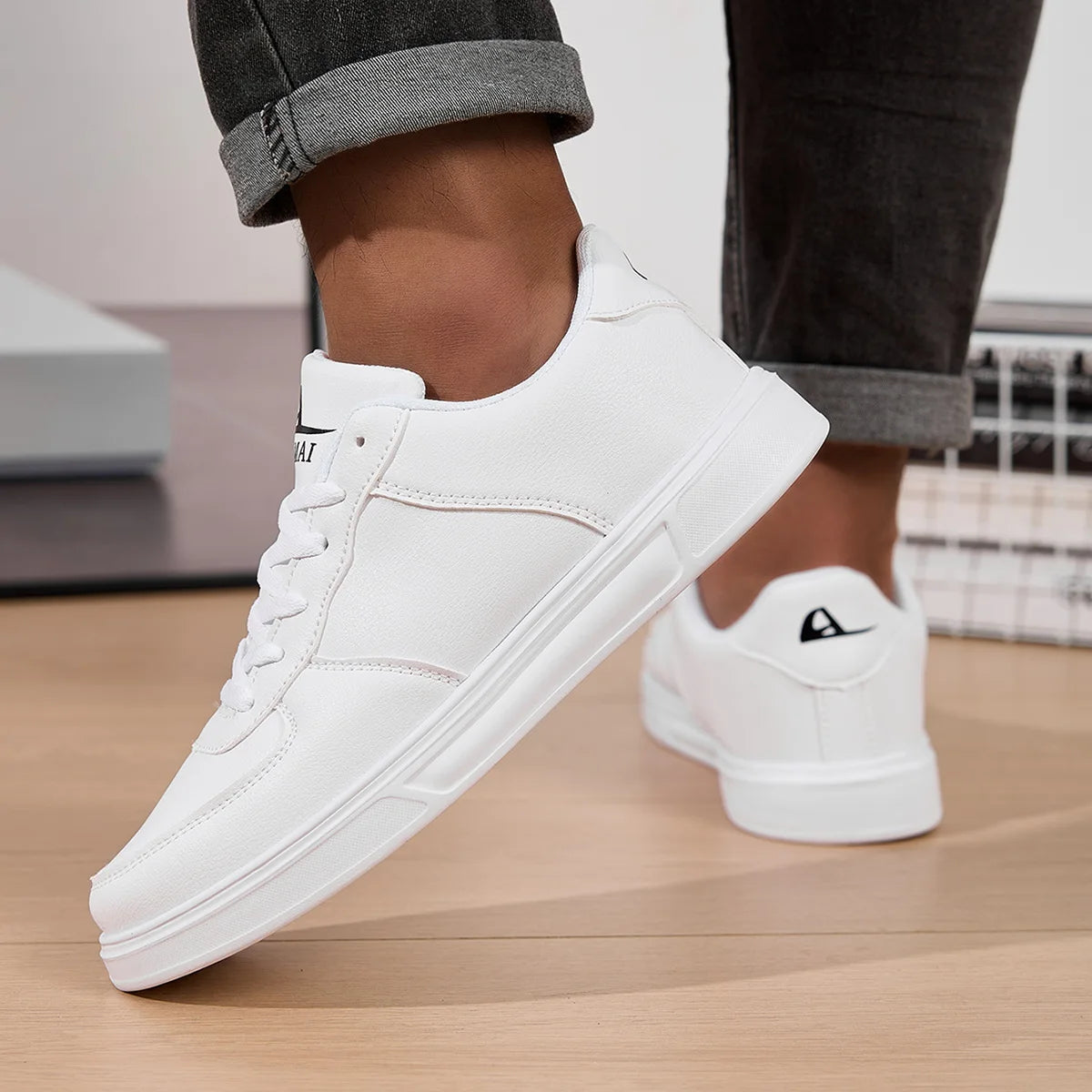 Leather Men White Sneakers Breathable Skateboarding Shoes Mens Outdoor Walking Running Shoes Couple Casual Shoes Size 36-45
