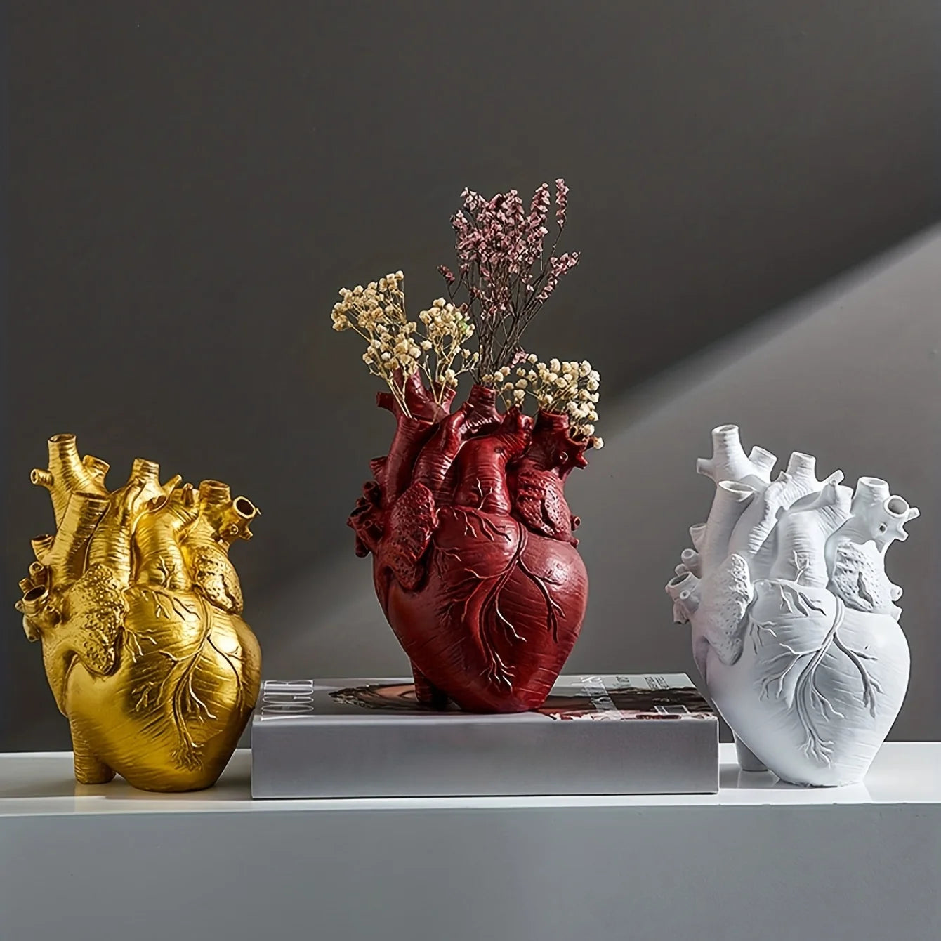 Black Anatomical Heart Vase Halloween Creative Heart Vase Resin Decorative Flower Vessel Modern Art Flower Vessel for Home Decor