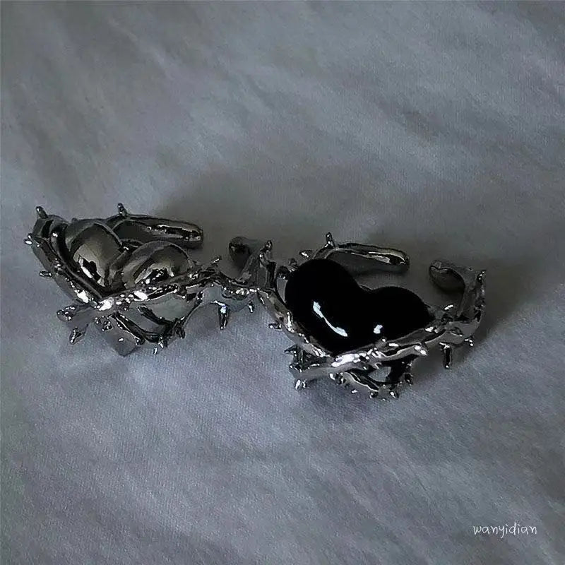 Vintage Black Spiked Heart Ring Women's Heart Irregular Couple Rings Gothic Halloween Punk Open End Rings StreetPartyAccessories