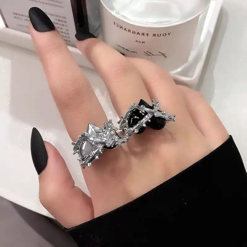 Vintage Black Spiked Heart Ring Women's Heart Irregular Couple Rings Gothic Halloween Punk Open End Rings StreetPartyAccessories