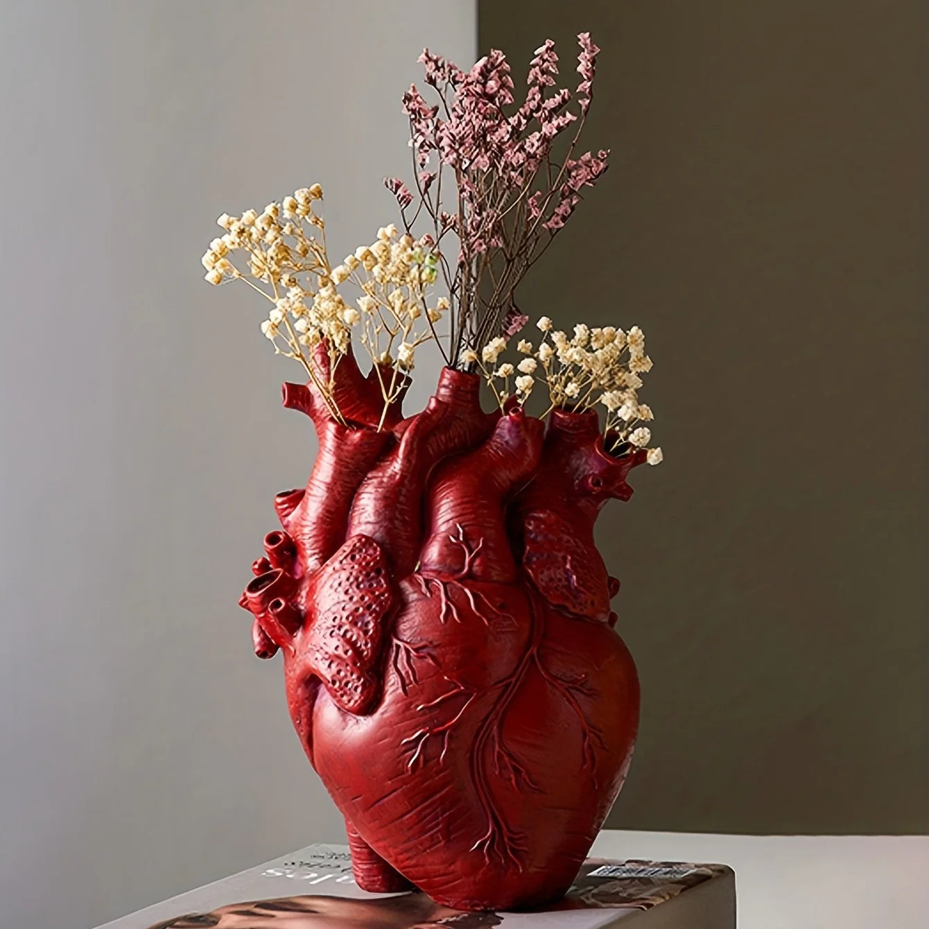 Black Anatomical Heart Vase Halloween Creative Heart Vase Resin Decorative Flower Vessel Modern Art Flower Vessel for Home Decor