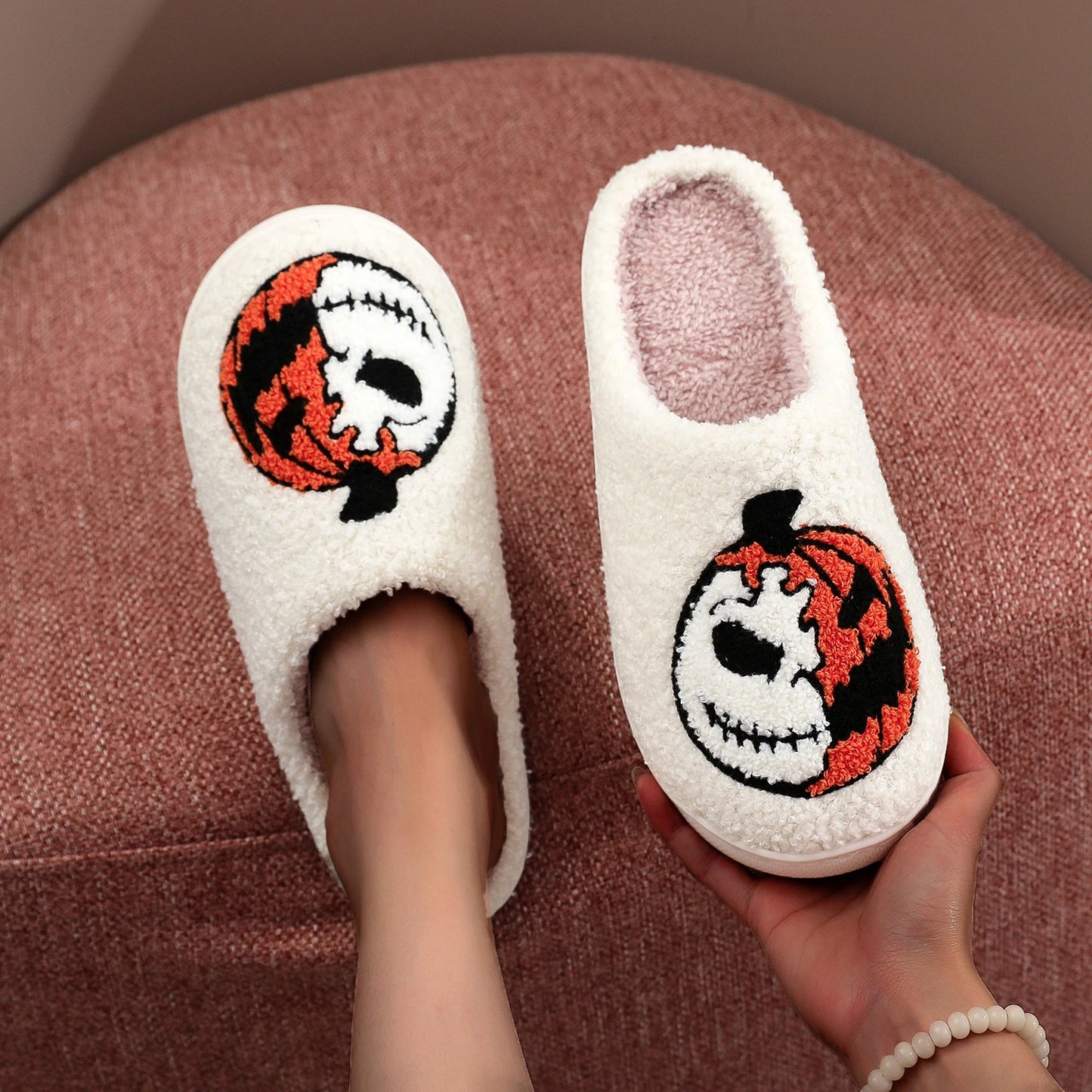Halloween Pumpkin Pattern Embroidery stuffed Home Thick Sole plaid Wool Cotton Slippers Cute Warm Non-slip Indoor Slippers Festival Gift Men Women Can Wear