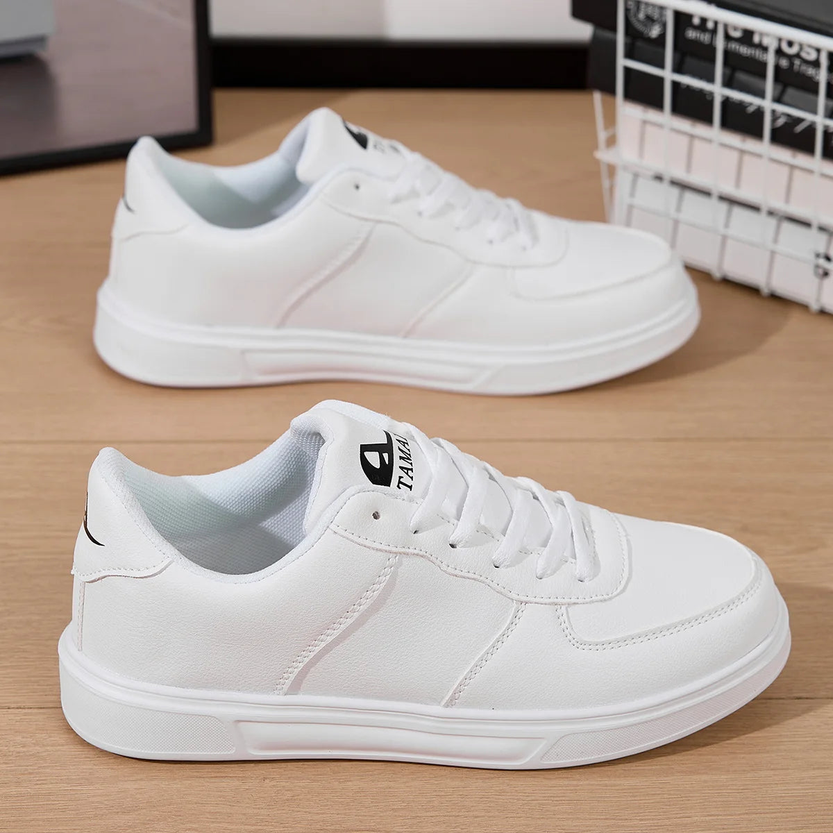 Leather Men White Sneakers Breathable Skateboarding Shoes Mens Outdoor Walking Running Shoes Couple Casual Shoes Size 36-45