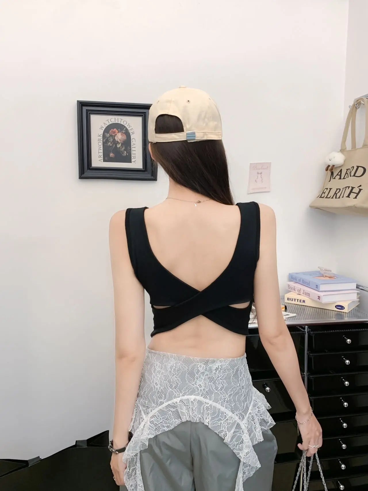 Square Neck Sling Camisoles Women Beautiful Back Cross Back Casual Sports Tank Top with Chest Pad