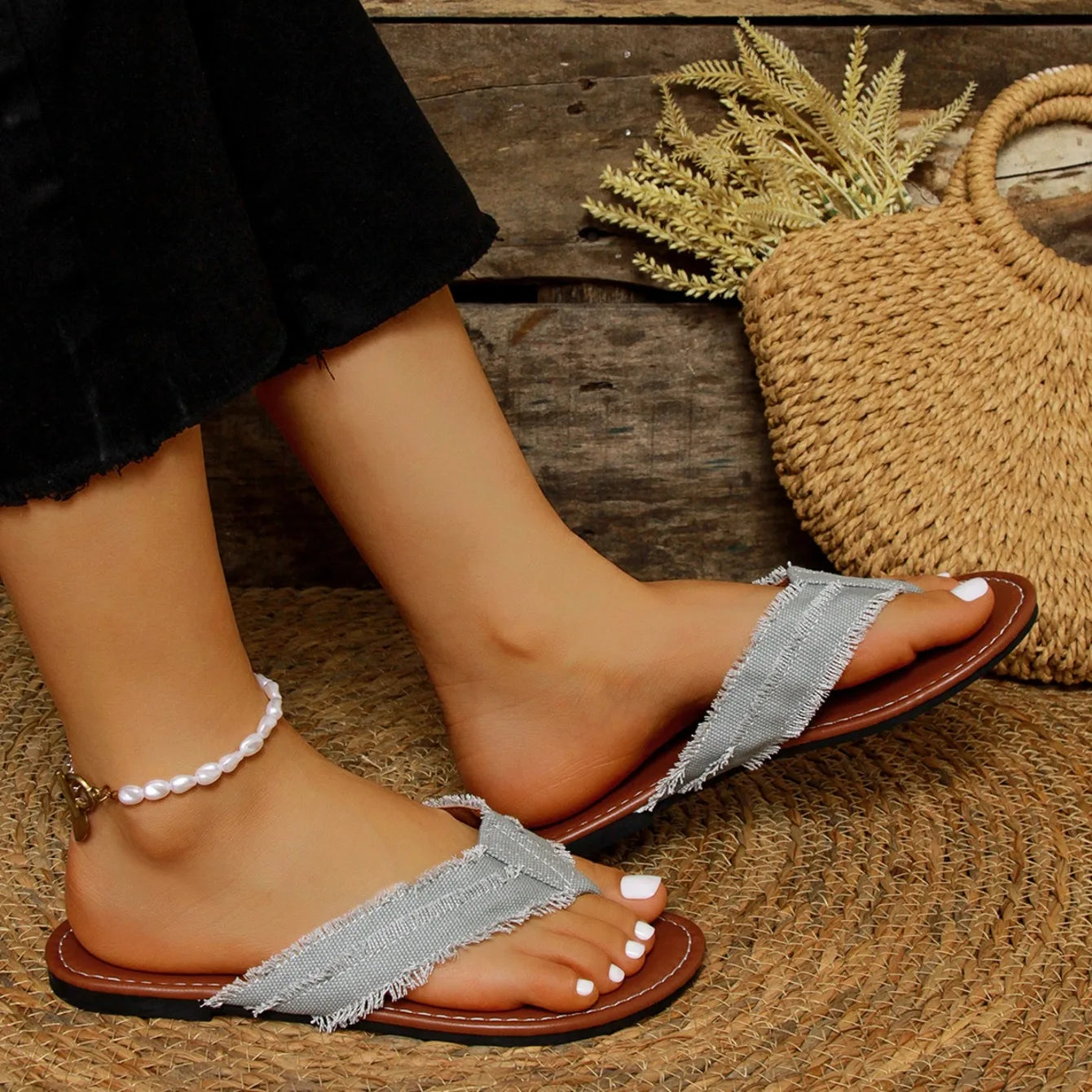 Women's Sandals 2025Luxury Design Butterfly Flat Slippers Summer New Casual Soft Beach Large-size Slippers Women's Shoes