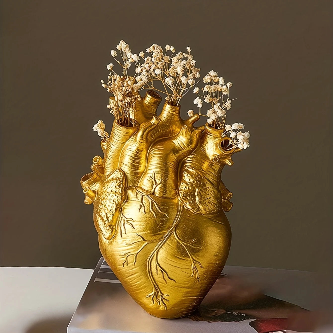 Black Anatomical Heart Vase Halloween Creative Heart Vase Resin Decorative Flower Vessel Modern Art Flower Vessel for Home Decor