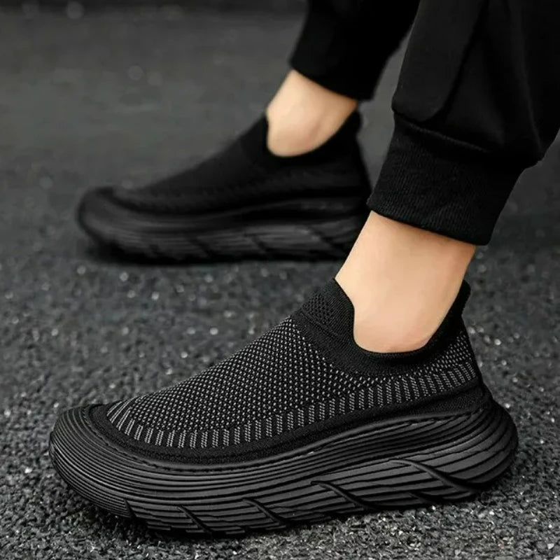 Men's Sneakers Knitted Casual Shoes New Black Soft Sole Male Running Shoes Outdoor Platform Shoe Slip on Mesh Men Shoes Zapatos