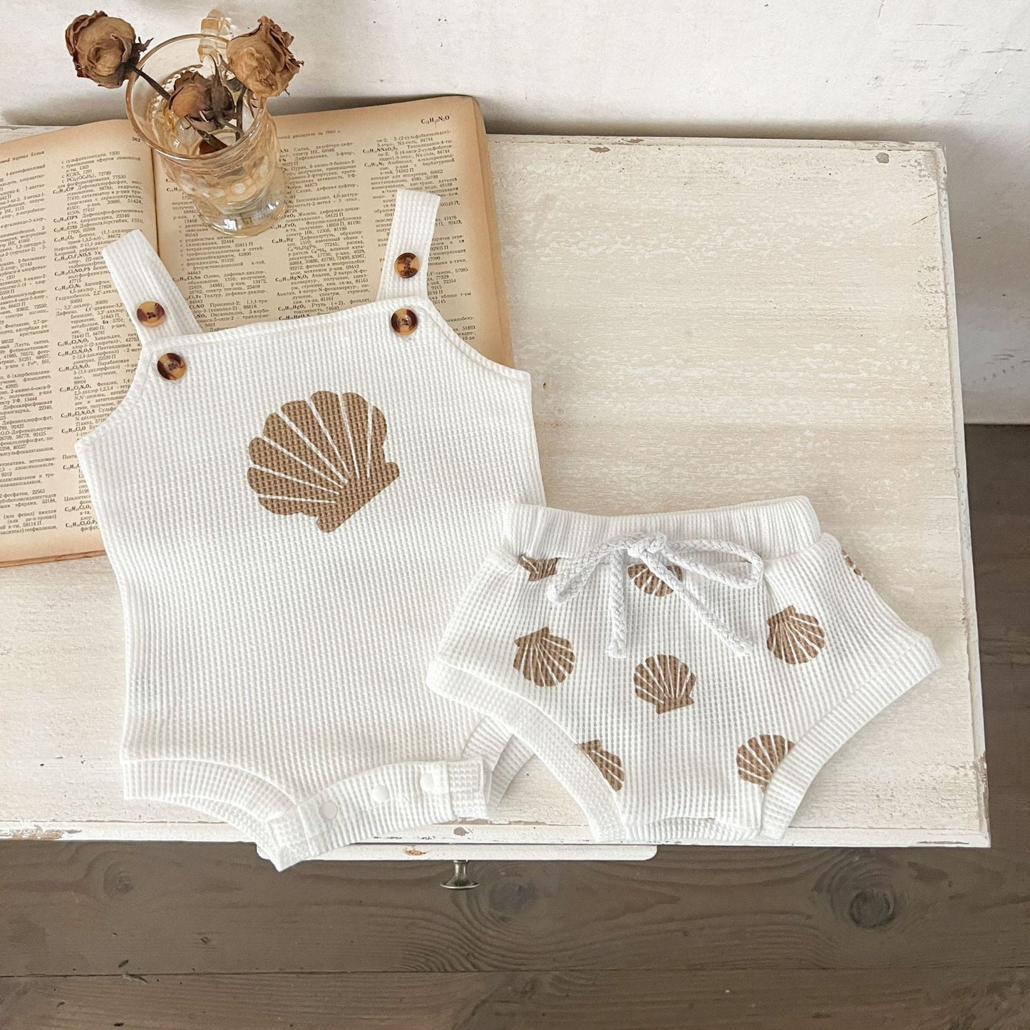Summer Arrival Baby Sleeveless Shell Pattern Strap Onesies And Bloomers Clothing Set