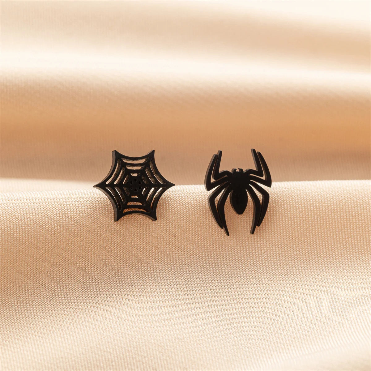 Gothic Halloween Spider Web Asymmetric Earrings For Women Punk Wolf Head Animal Black Color Piercing Ear Surgical Steel Stud
