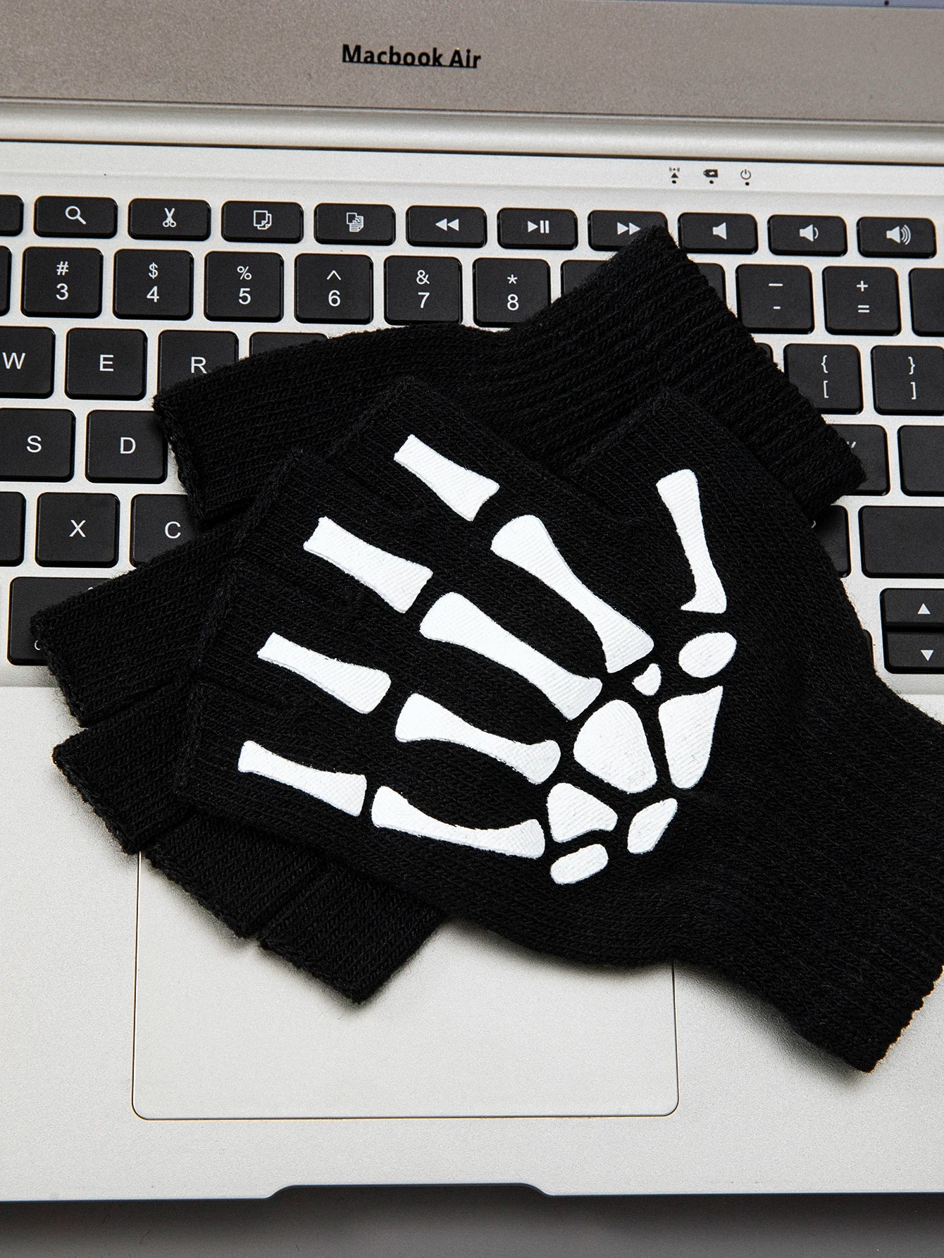1pcs New Kids Halloween Skeleton Skull Half Finger Luminous Punk Gloves Winter Skull Fingerless Black Mitten
