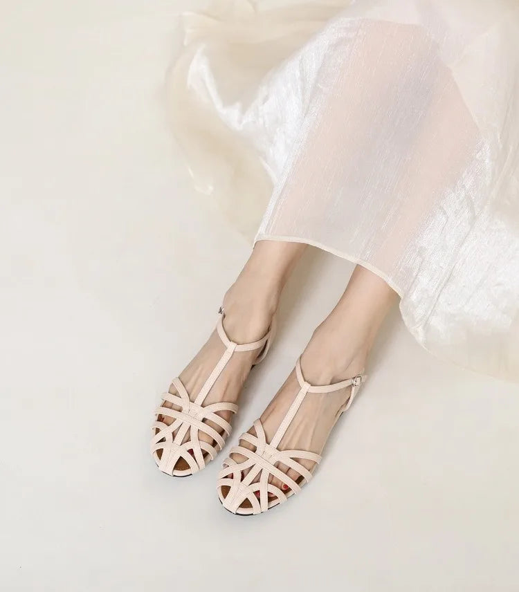 Knitted Hollow Flat Toe Sandals for Women's 2025 New Summer Wear, Breathable One-piece Buckle Fashion Vacation Roman Shoes Women