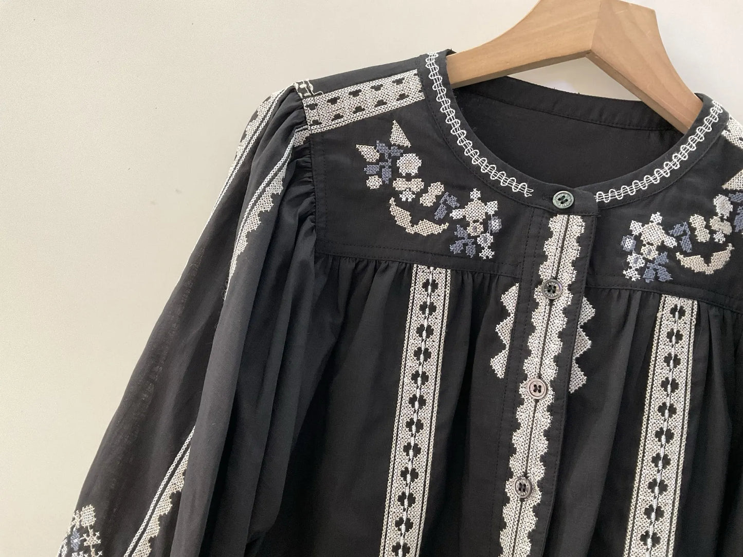 Women White Green Black Shirt Embroidery 100% Cotton Vintage Long Lantern Sleeve Front Buttons Lady O-neck Blouse 2025 Spring