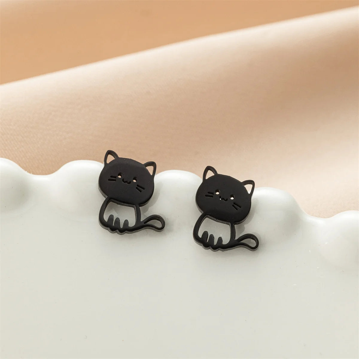 Gothic Halloween Spider Web Asymmetric Earrings For Women Punk Wolf Head Animal Black Color Piercing Ear Surgical Steel Stud