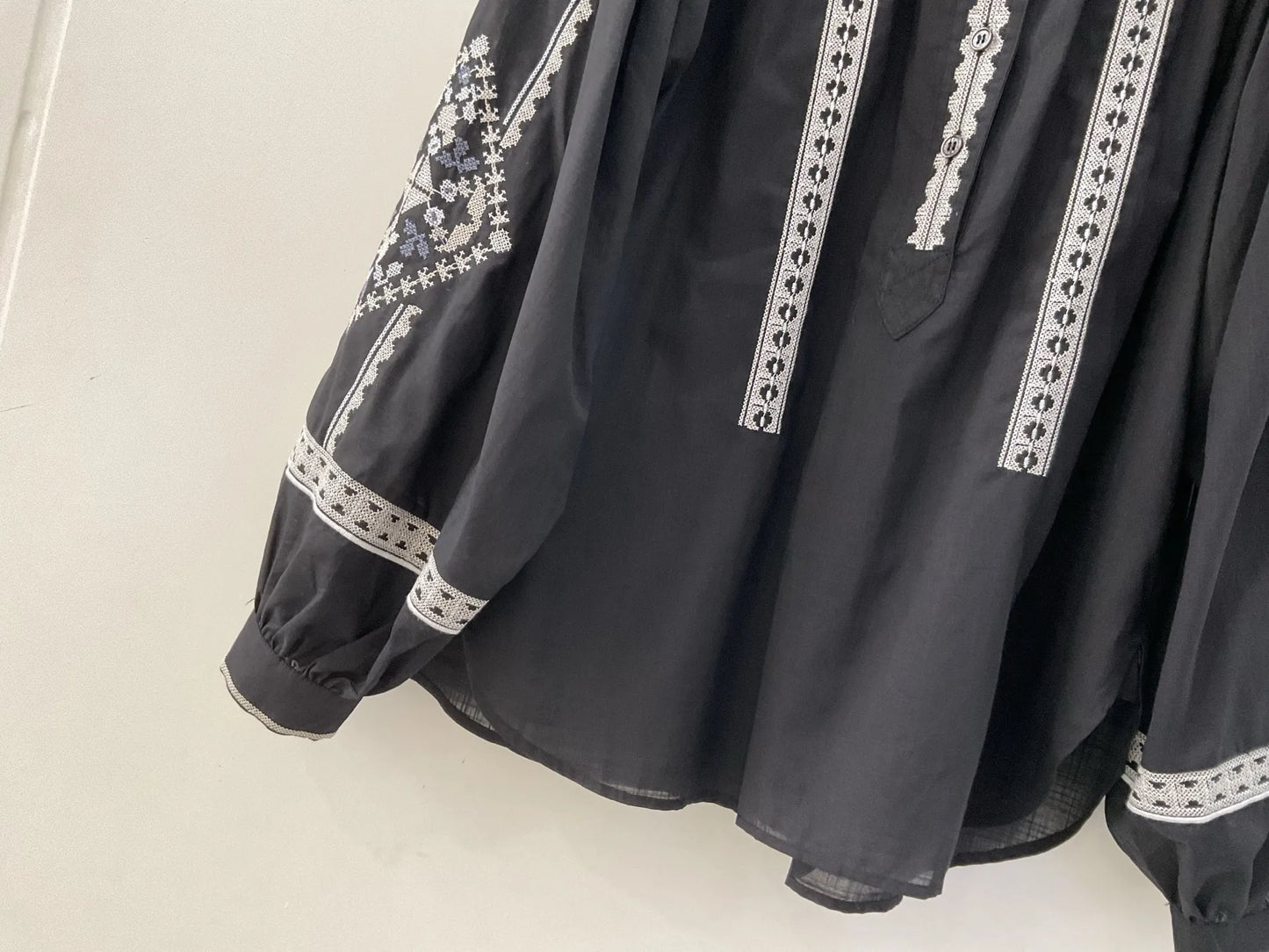 Women White Green Black Shirt Embroidery 100% Cotton Vintage Long Lantern Sleeve Front Buttons Lady O-neck Blouse 2025 Spring