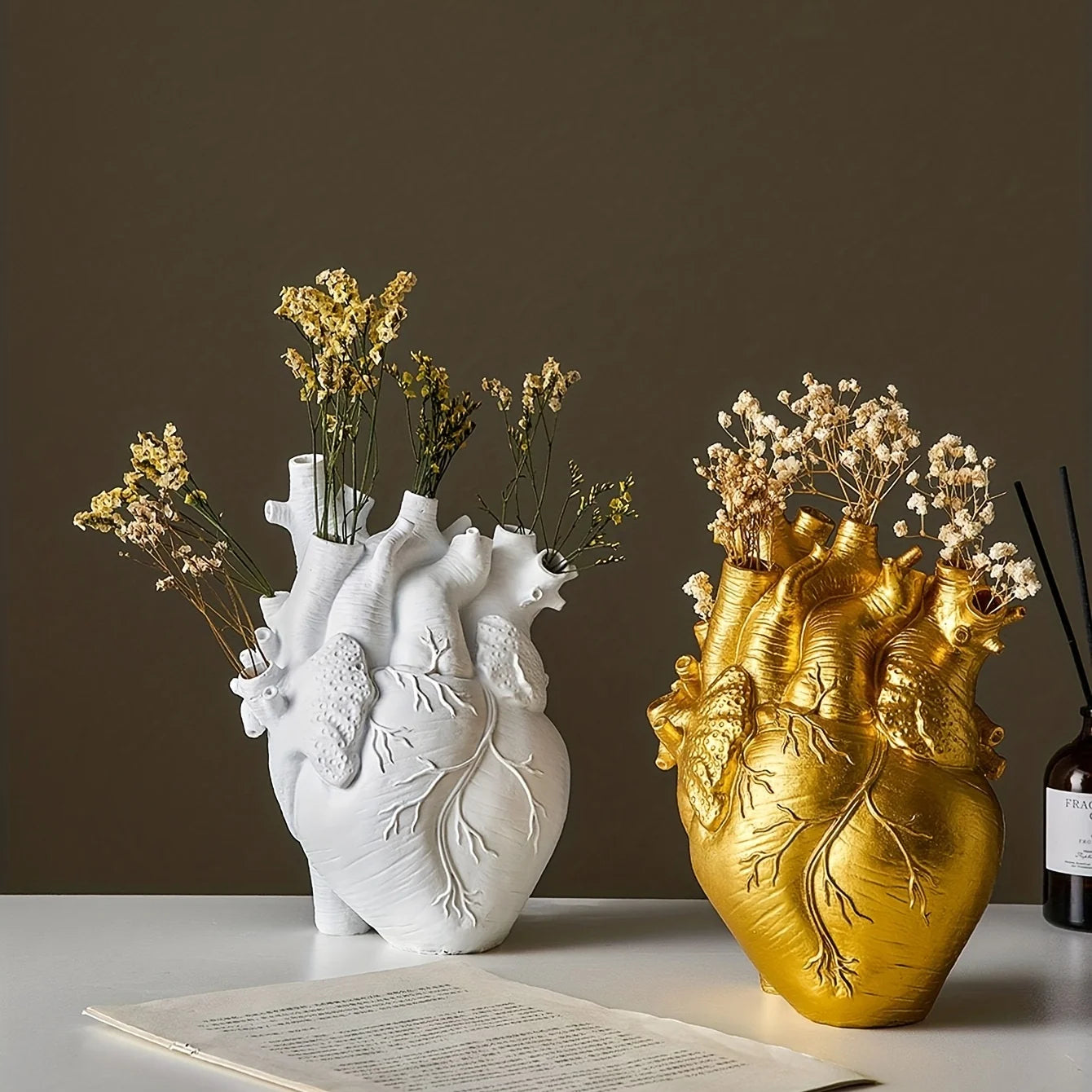 Black Anatomical Heart Vase Halloween Creative Heart Vase Resin Decorative Flower Vessel Modern Art Flower Vessel for Home Decor