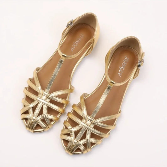 Knitted Hollow Flat Toe Sandals for Women's 2025 New Summer Wear, Breathable One-piece Buckle Fashion Vacation Roman Shoes Women