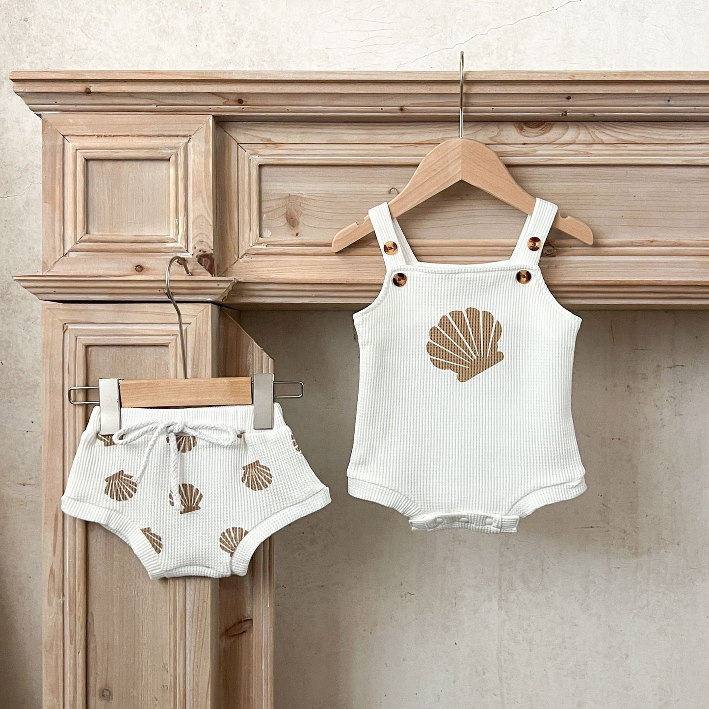 Summer Arrival Baby Sleeveless Shell Pattern Strap Onesies And Bloomers Clothing Set